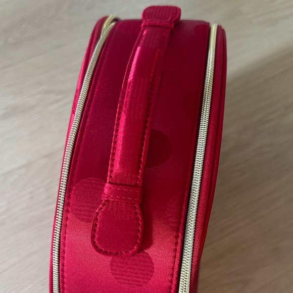 Estee Lauder Vibrant Red makeup bag with Gold Details - Picture 4 of 5
